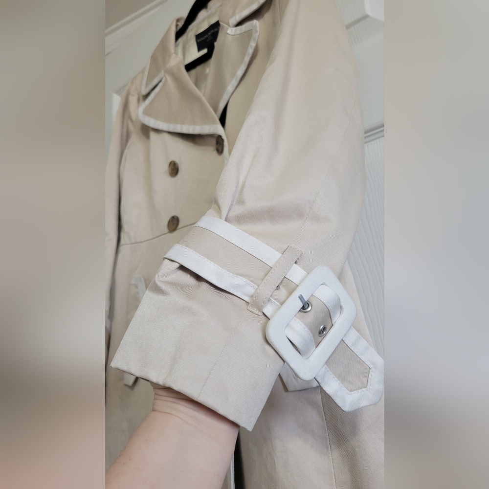 Banana Republic Beige Trench Coat - Picture 4 of 10